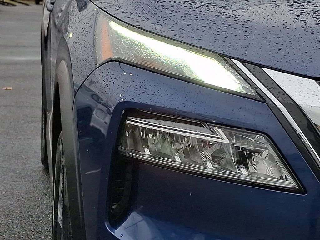 Used 2022 Nissan Rogue SV image 9