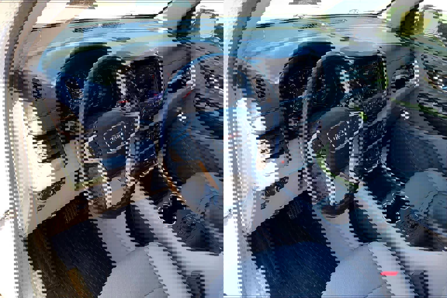 Used 2019 GMC Terrain SLT w/ Preferred Package FWD image 18