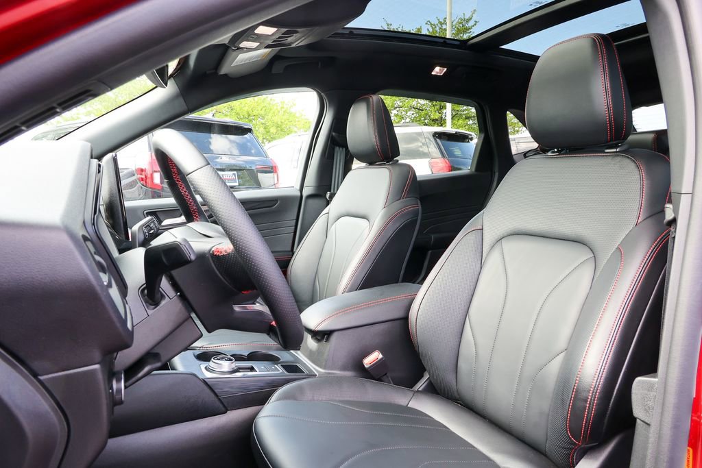 Certified 2025 Ford Escape ST-Line Elite w/ Premium Technology Package AWD/4WD image 32