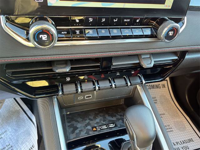 Used 2024 Chevrolet Colorado Z71 w/ Z71 Convenience Package 2 image 11