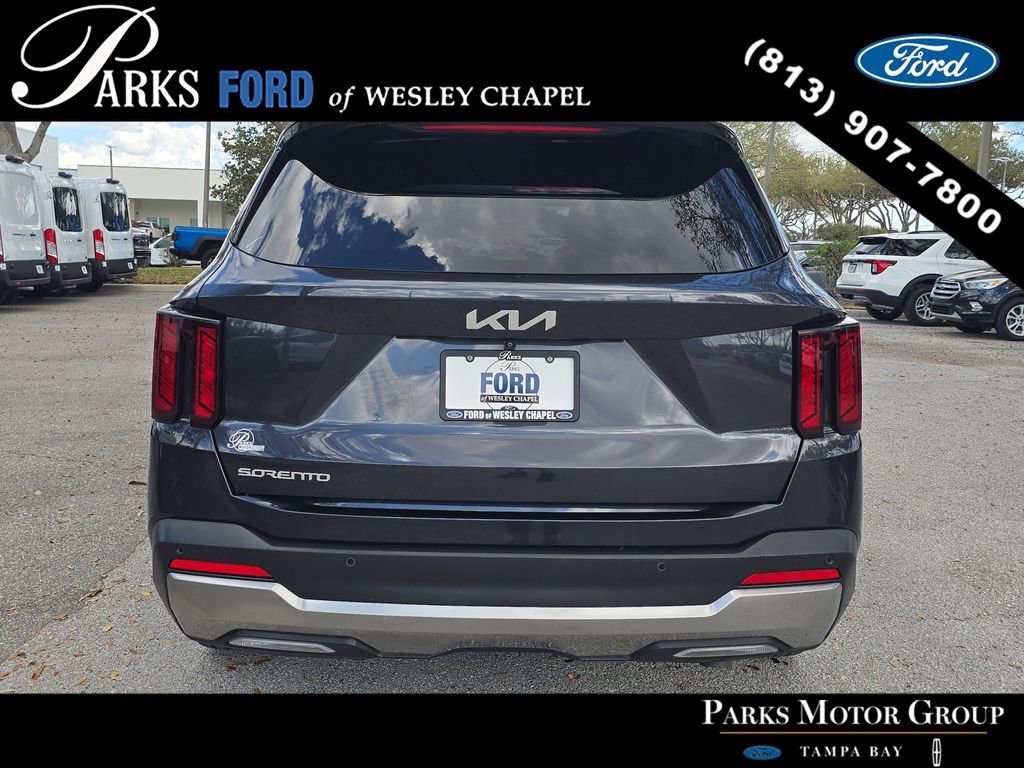 Used 2025 Kia Sorento EX w/ Panoramic Sunroof Package image 4