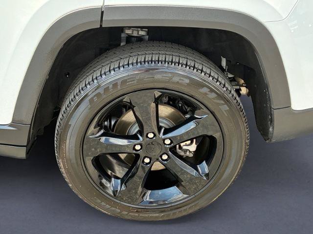 Used 2024 Jeep Grand Cherokee Altitude RWD image 10
