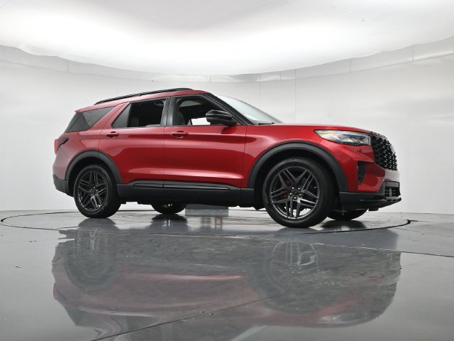 Certified 2025 Ford Explorer ST AWD/4WD image 39
