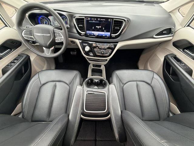 Used 2024 Chrysler Pacifica Touring-L FWD image 15