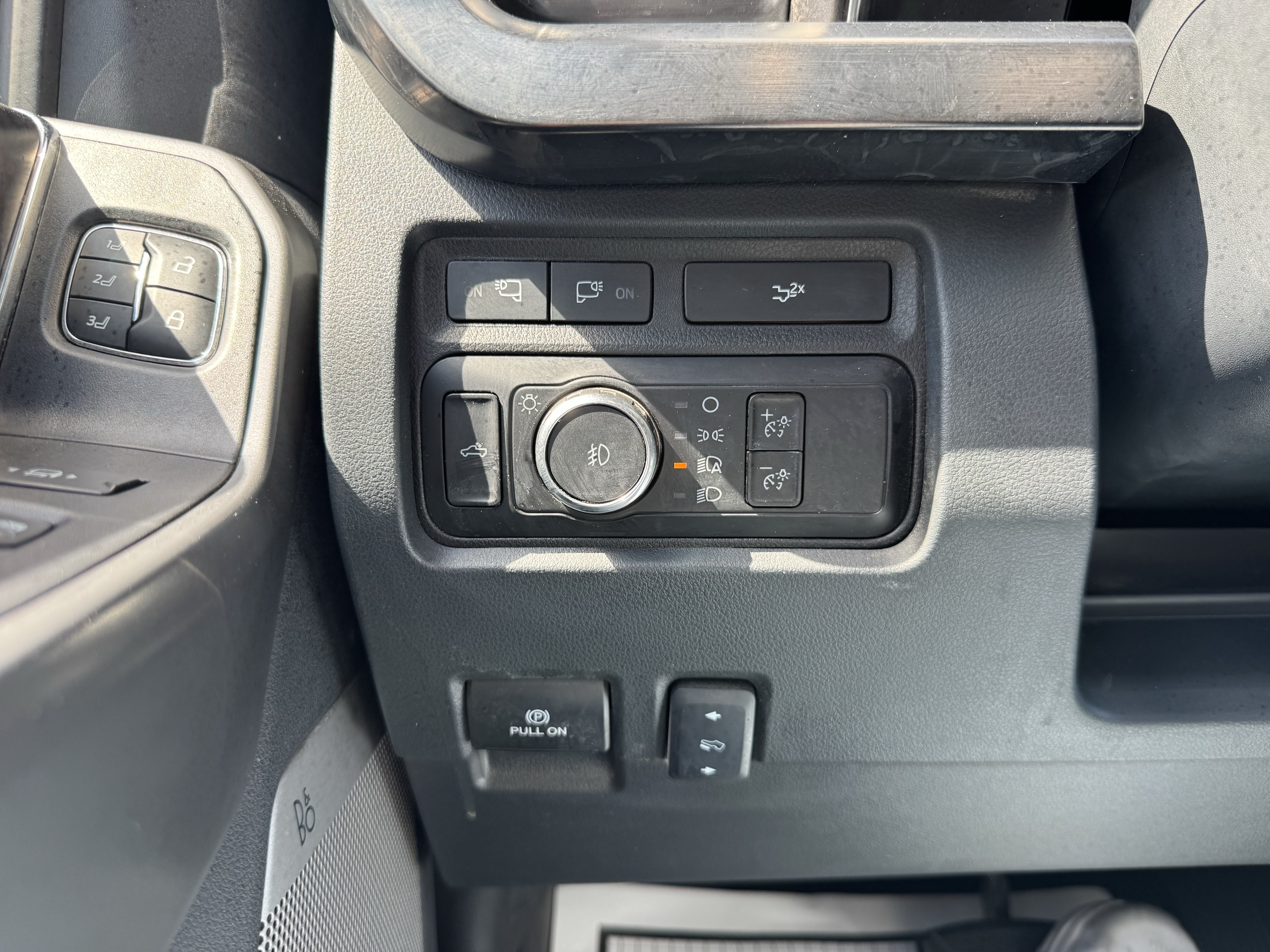 Certified 2024 Ford F350 Lariat w/ Lariat Ultimate Package AWD/4WD image 19