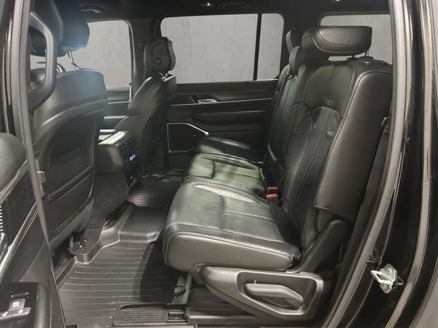Used 2023 Jeep Wagoneer L Series II AWD/4WD image 22