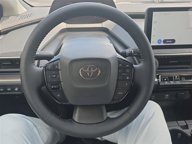Used 2025 Toyota Prius XLE AWD/4WD image 15