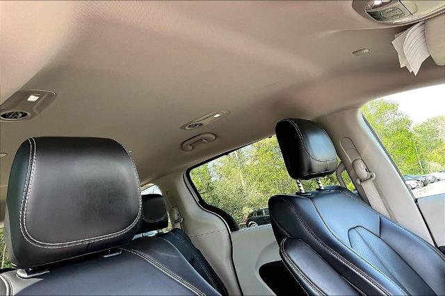 Used 2023 Chrysler Pacifica Touring-L FWD image 21