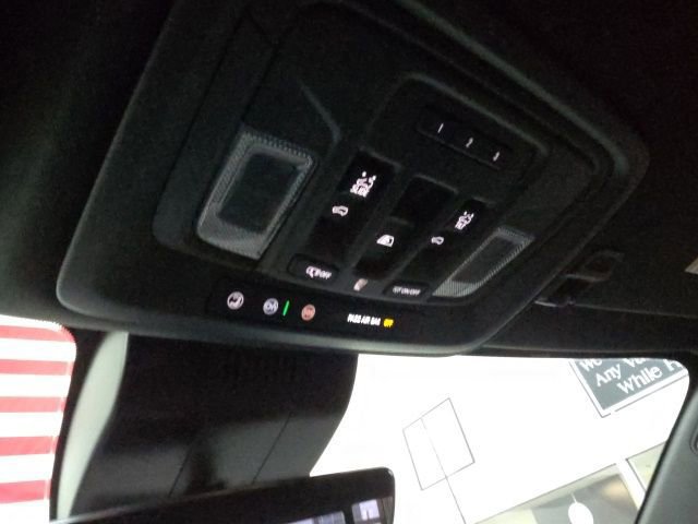 Used 2024 Chevrolet Silverado 2500 ZR2 w/ Technology Package image 45