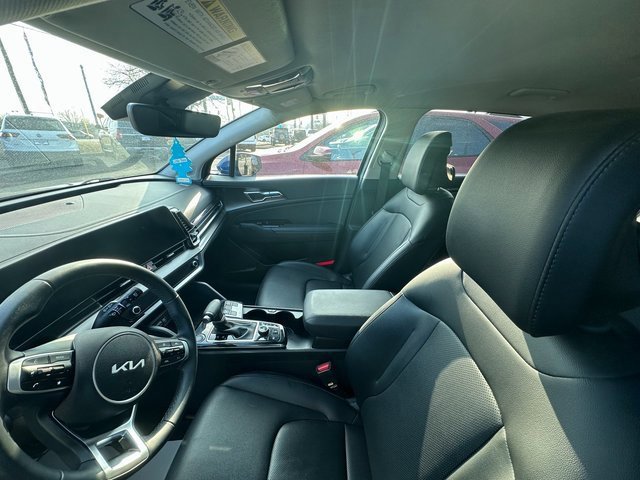 Used 2024 Kia Sportage EX image 3