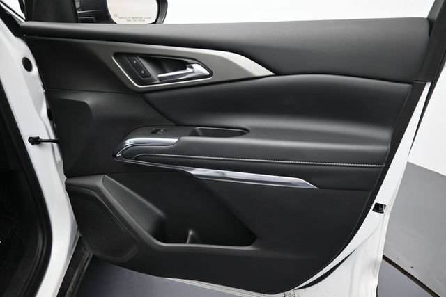 Used 2025 Chevrolet Traverse LT FWD image 36