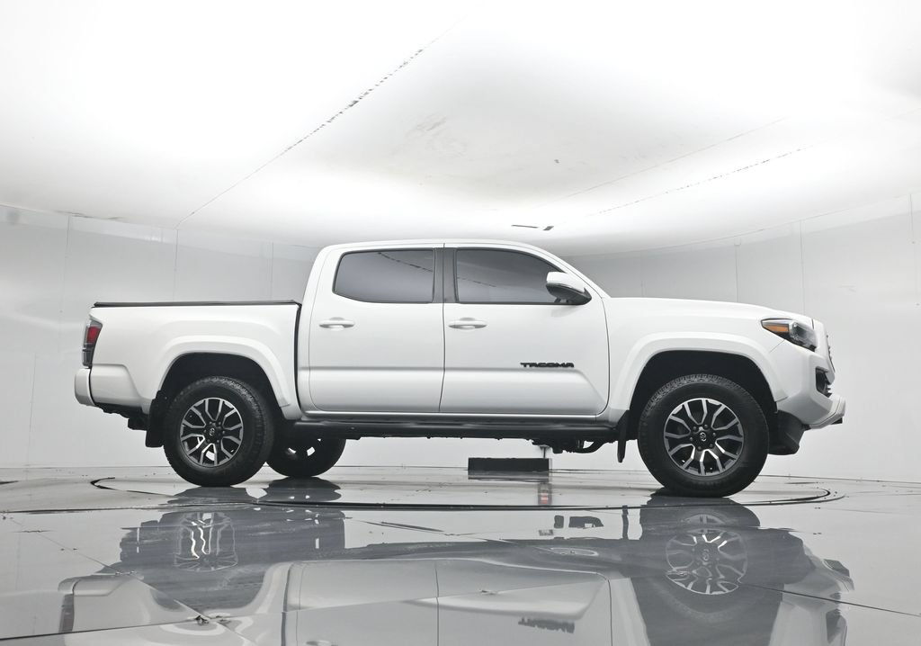 Used 2023 Toyota Tacoma TRD Sport w/ Black Out Package (TMS) AWD/4WD image 4