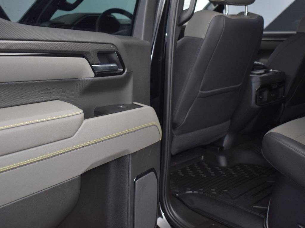 Used 2025 Chevrolet Silverado 1500 ZR2 w/ Technology Package image 10