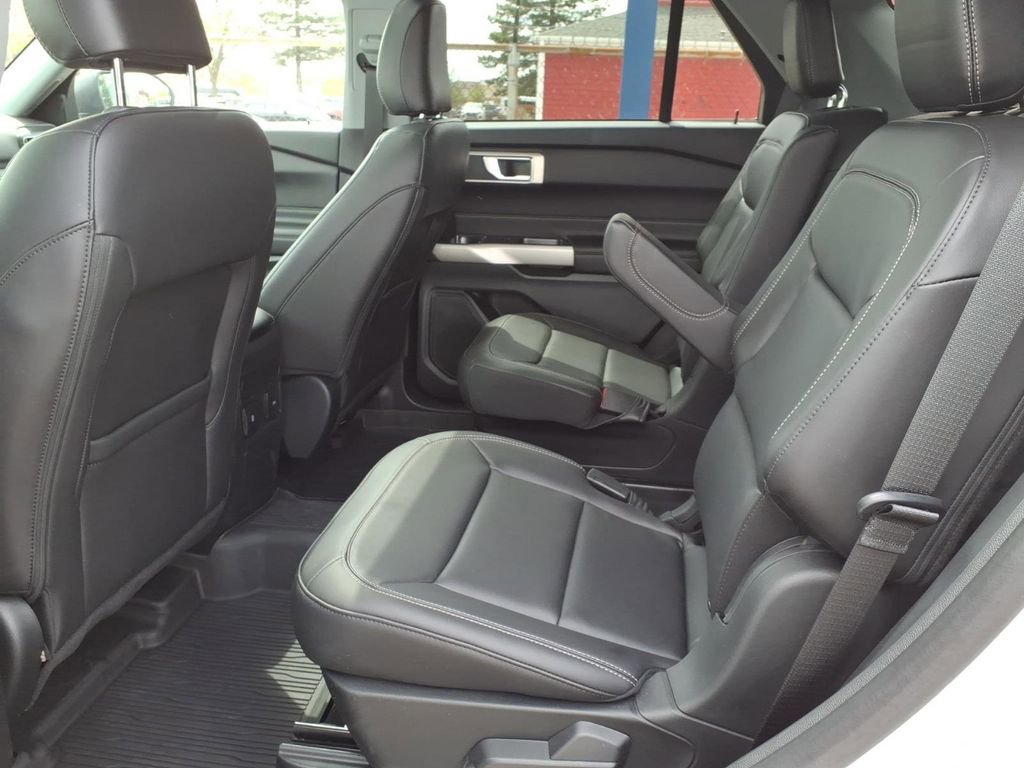 Certified 2024 Ford Explorer XLT w/ Equipment Group 202A AWD/4WD image 14