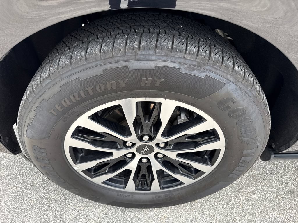 Certified 2025 Ford Expedition Platinum AWD/4WD image 13
