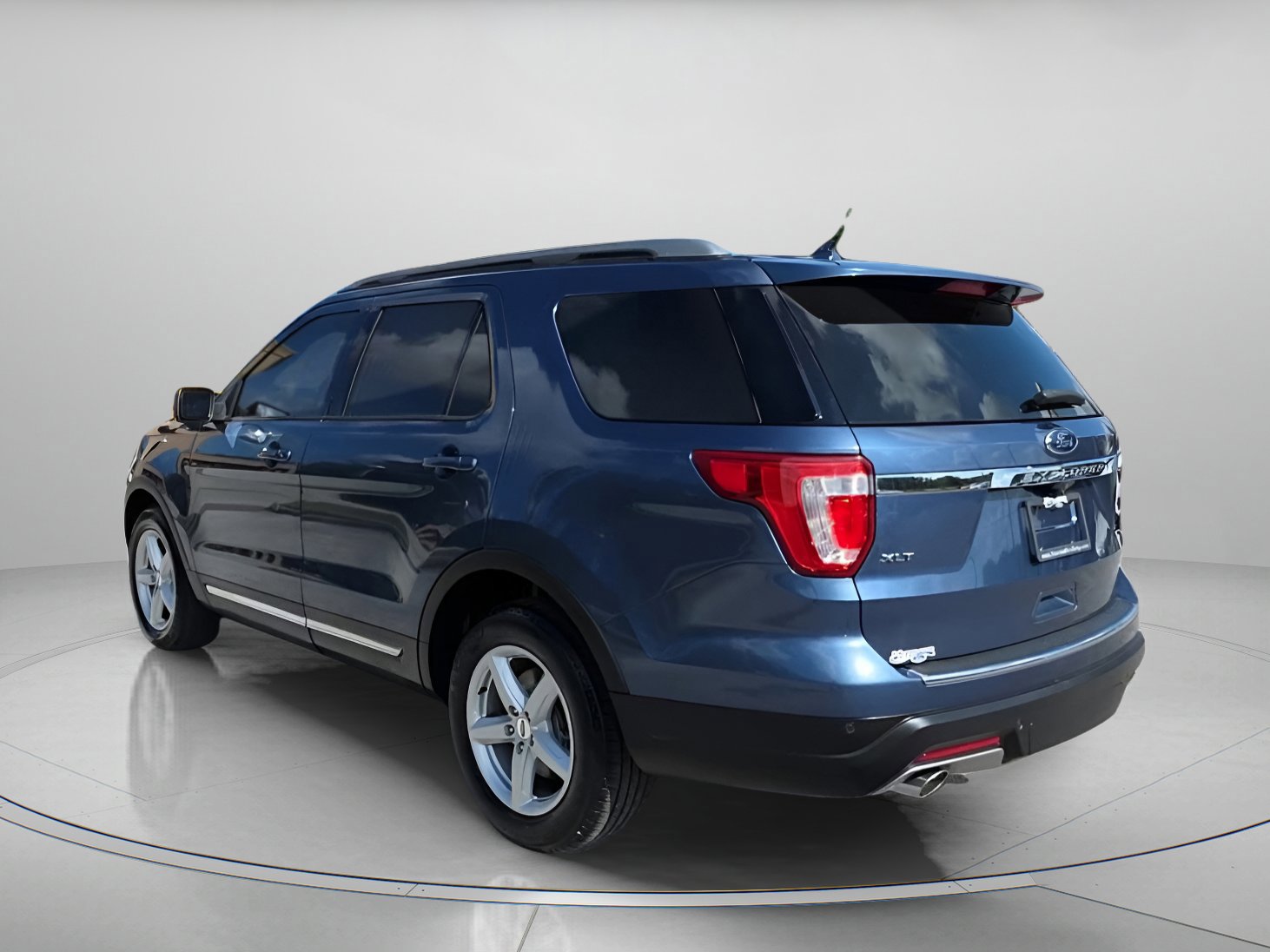 Certified 2018 Ford Explorer XLT w/ Equipment Group 202A image 14