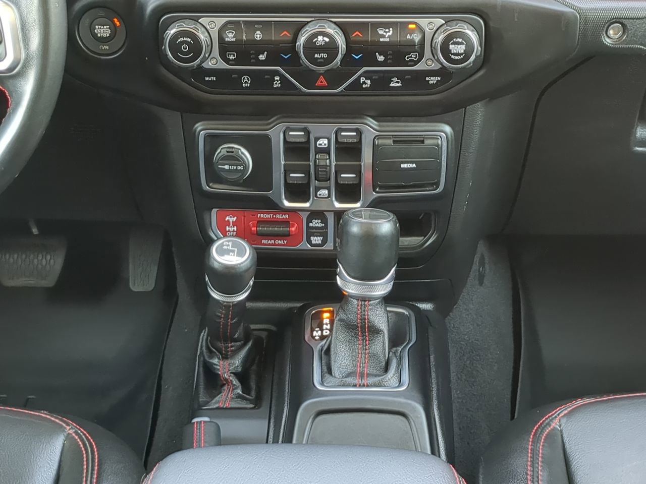 Used 2021 Jeep Gladiator Rubicon AWD/4WD image 17