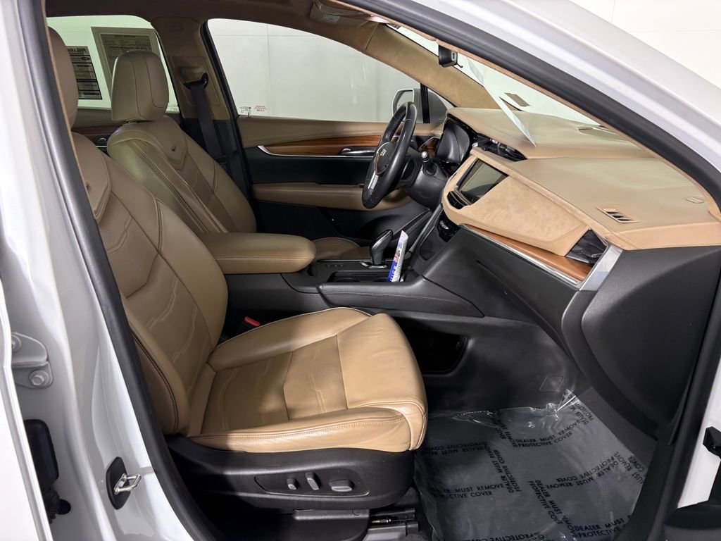 Used 2017 Cadillac XT5 Platinum w/ Driver Assist Package image 37