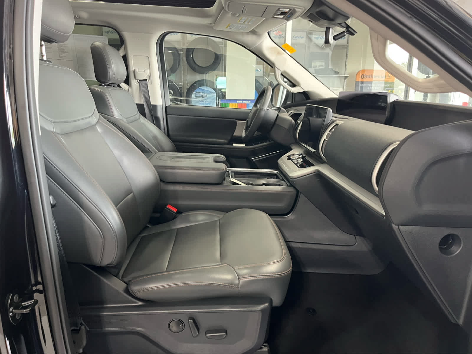 Certified 2025 Ford Expedition Active AWD/4WD image 45