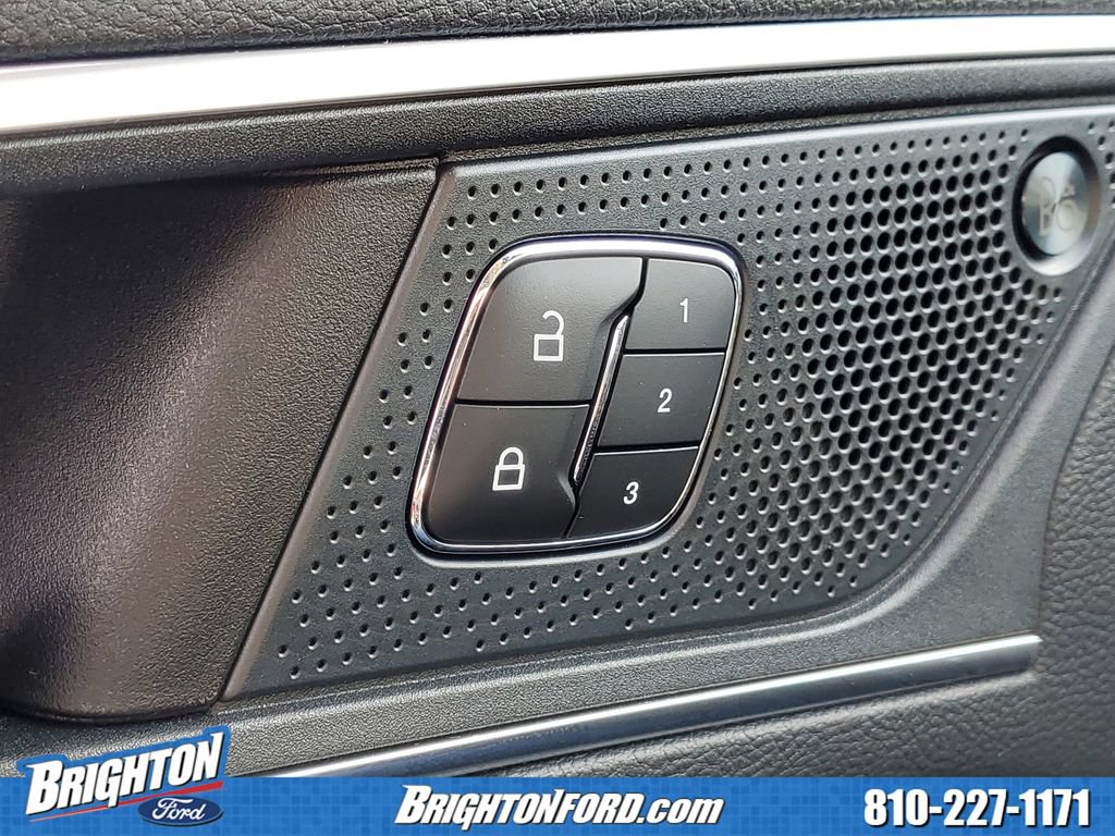 Certified 2024 Ford Edge Titanium AWD/4WD image 17