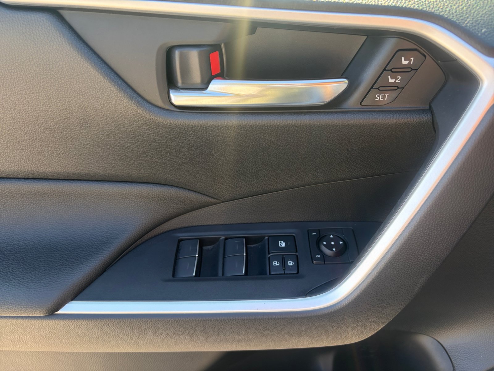 Used 2023 Toyota RAV4 XLE Premium AWD/4WD image 19