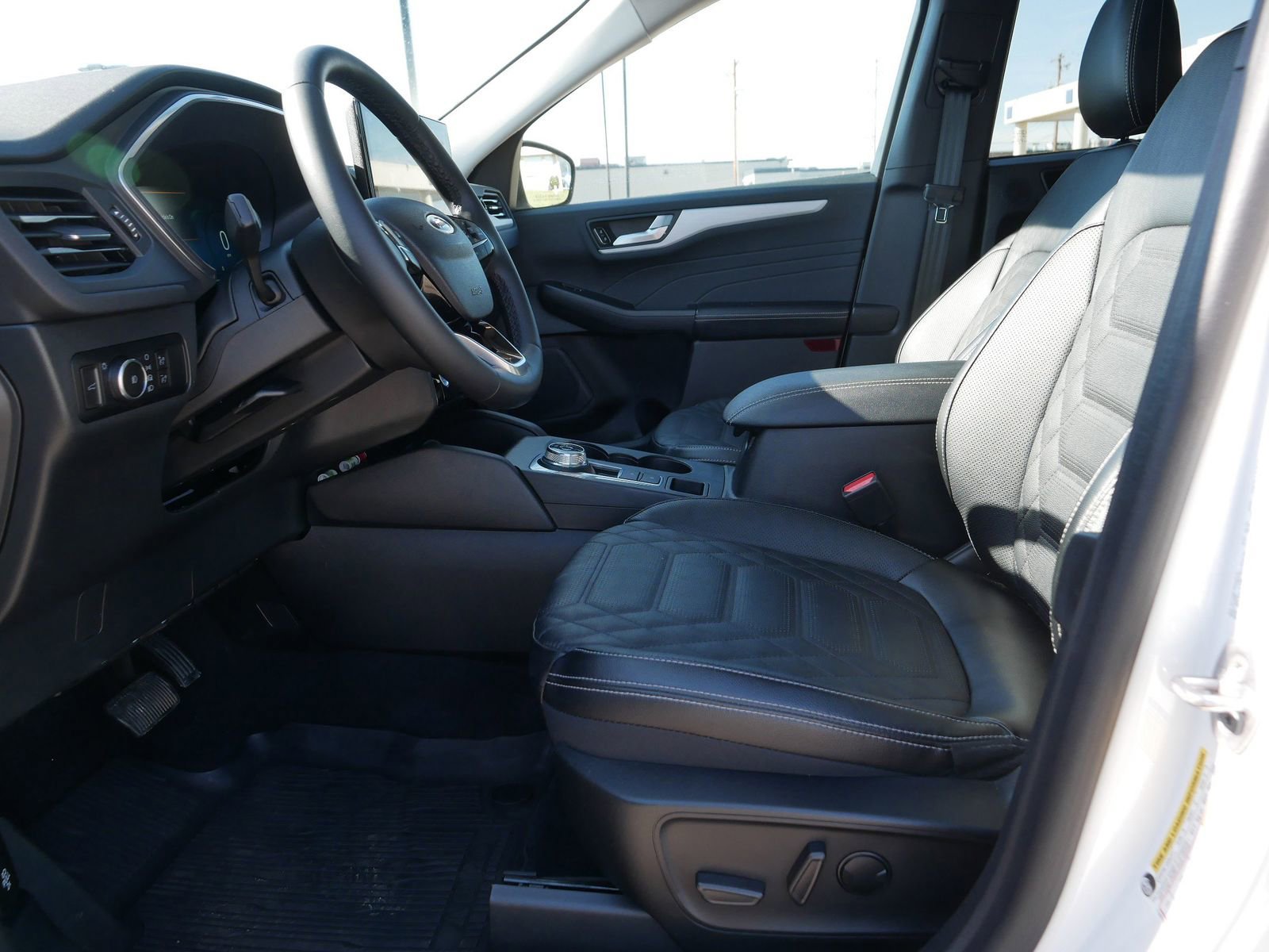 Certified 2023 Ford Escape Platinum w/ Premium Technology Package AWD/4WD image 15