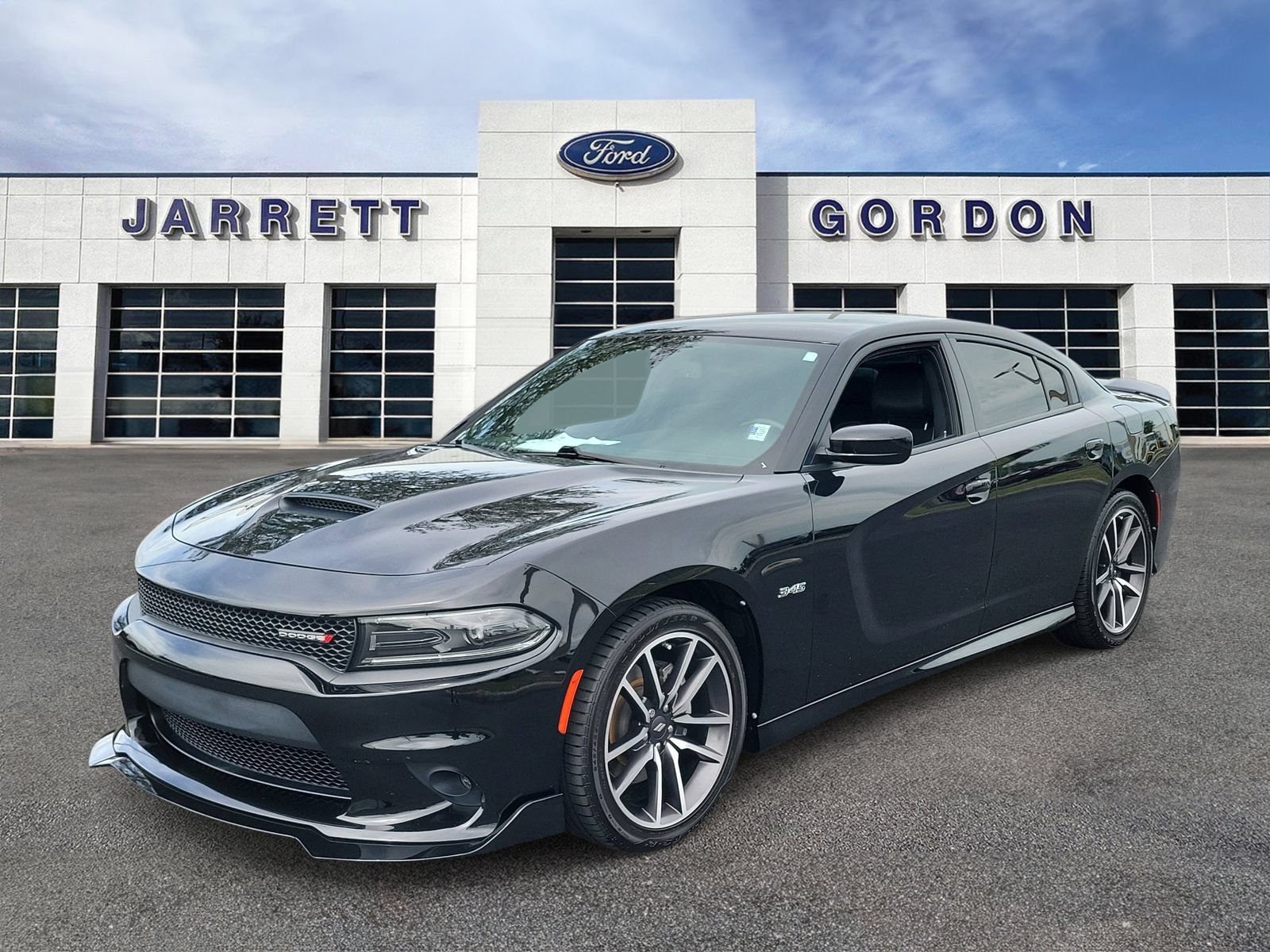 Used 2023 Dodge Charger R/T w/ Plus Group RWD image 2