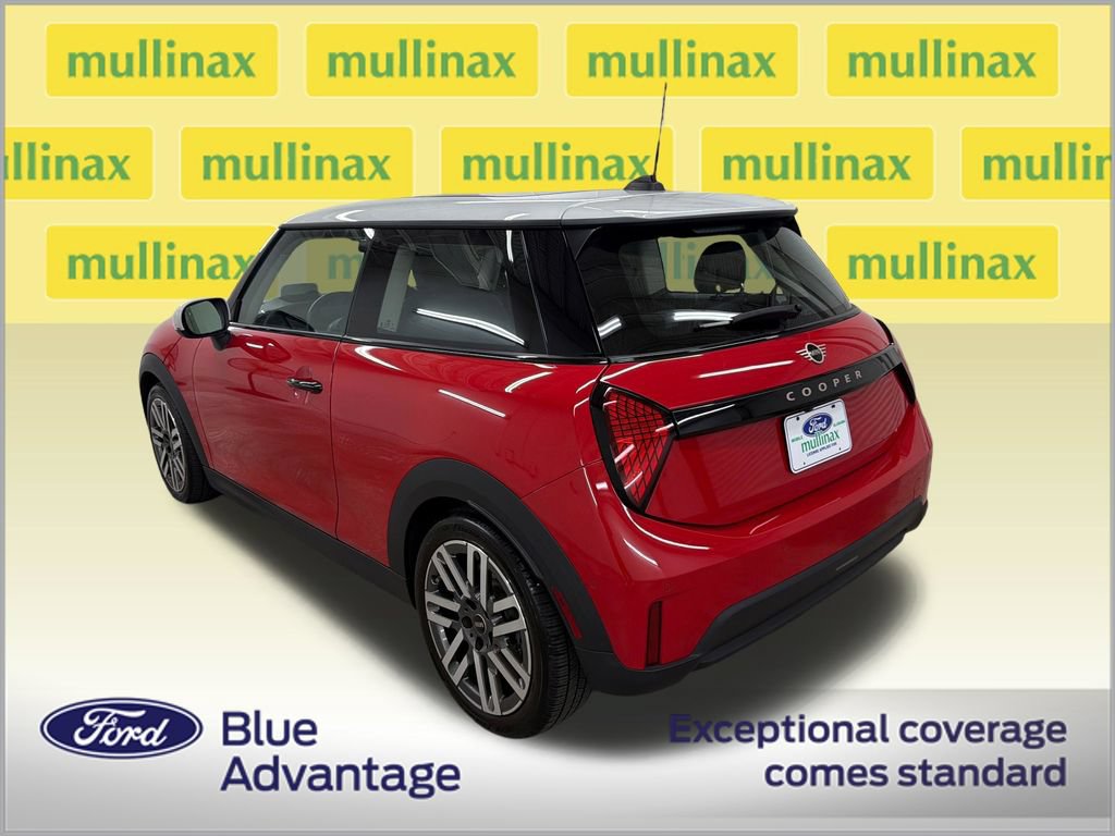 Used 2025 MINI Cooper 2-Door Hardtop FWD image 11