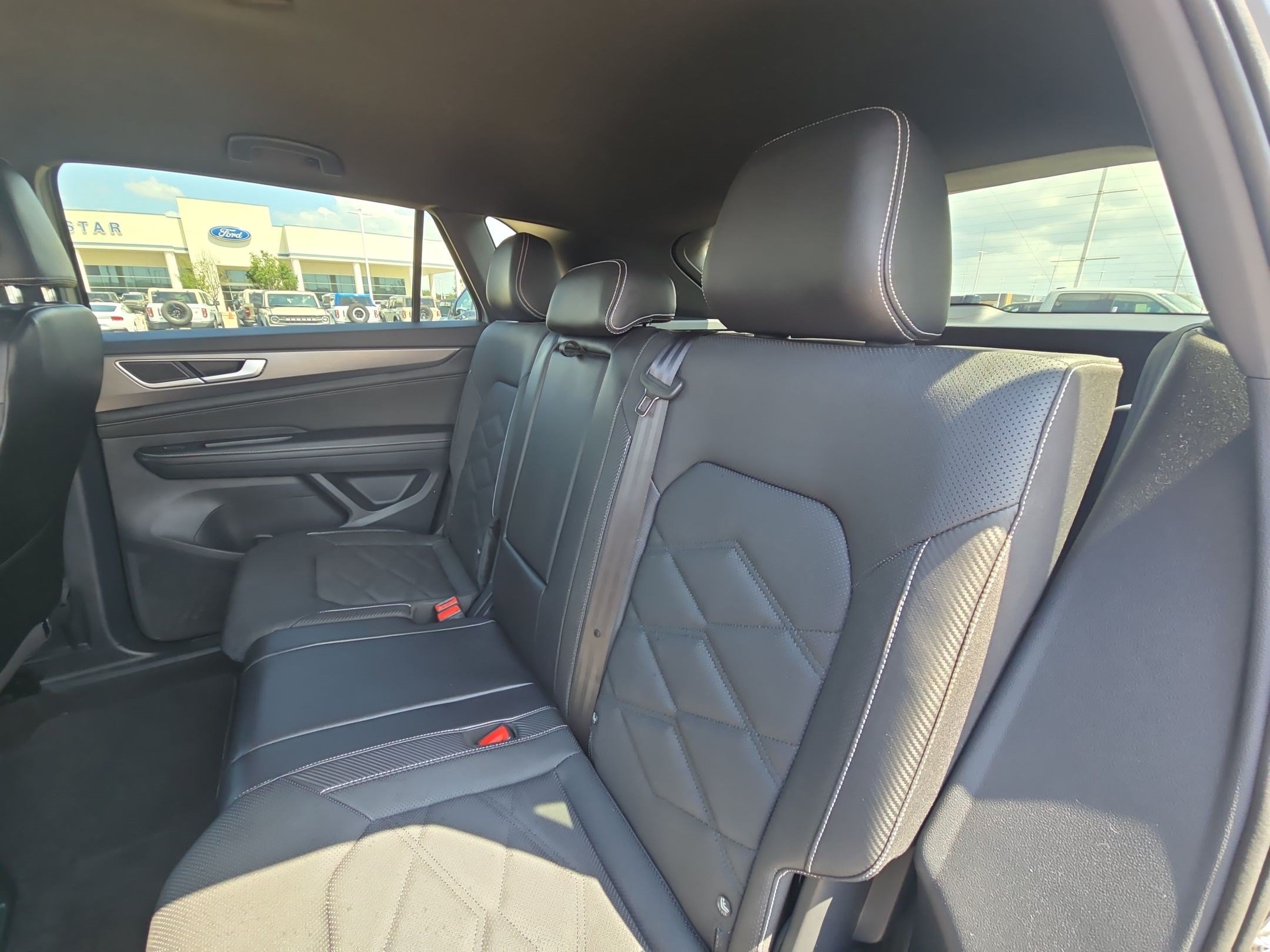 Used 2024 Volkswagen Atlas Cross Sport SE FWD image 27
