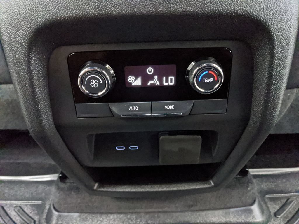 Used 2025 Chevrolet Traverse Z71 w/ Enhanced Driving Package AWD/4WD image 18