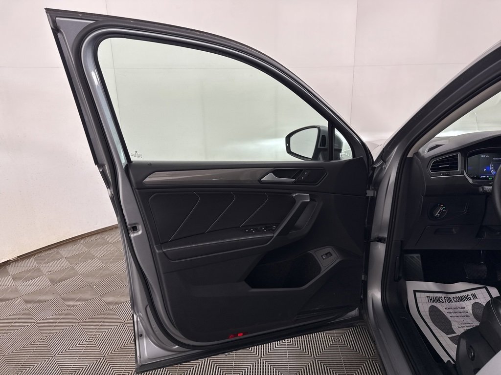 Used 2024 Volkswagen Tiguan SE image 14