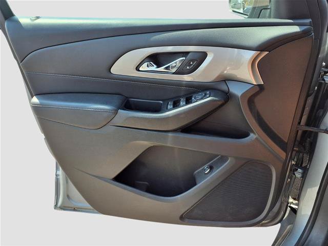 Used 2023 Chevrolet Traverse LT FWD image 17
