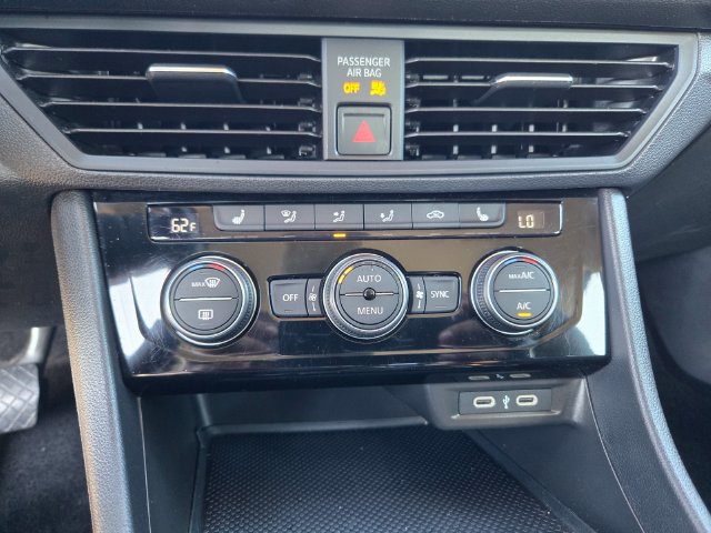 Used 2024 Volkswagen Jetta SE FWD image 15