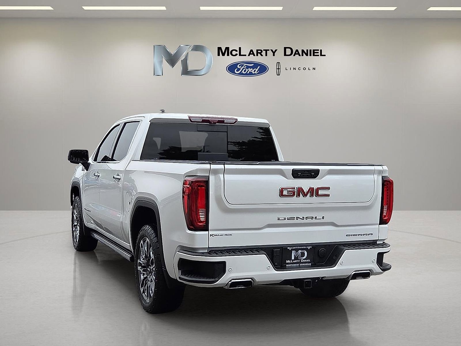 Used 2023 GMC Sierra 1500 Denali w/ Denali Reserve Package AWD/4WD image 4