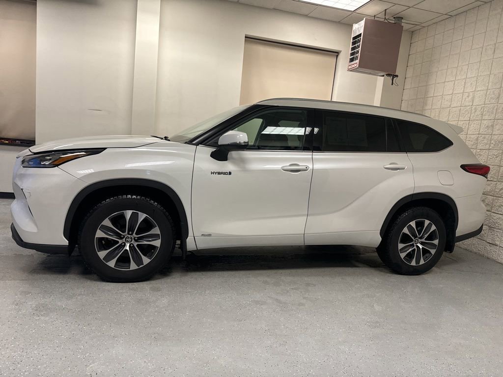 Used 2020 Toyota Highlander XLE image 12