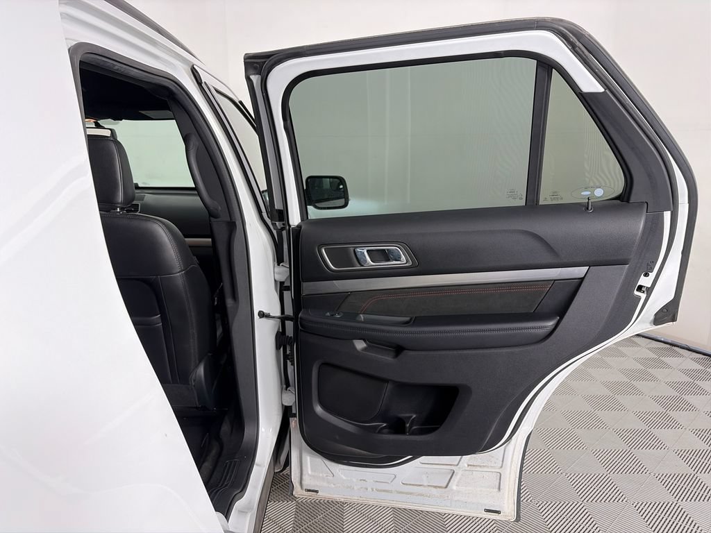 Certified 2018 Ford Explorer XLT w/ Equipment Group 202A AWD/4WD image 28