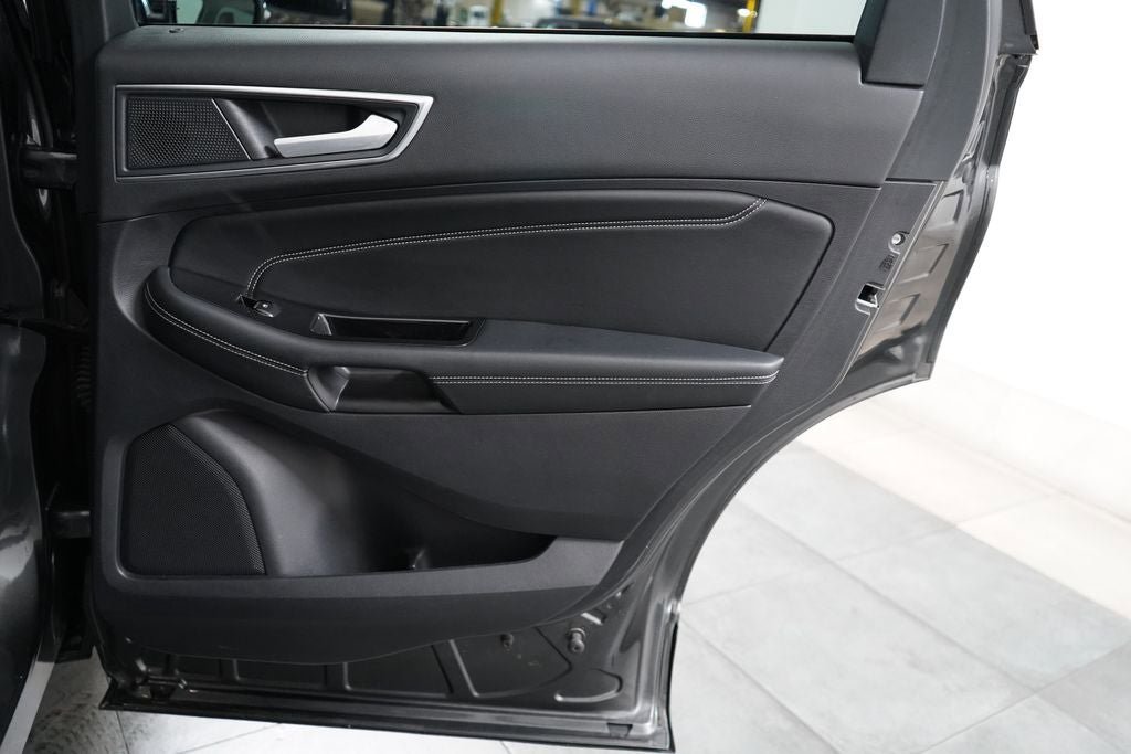 Certified 2020 Ford Edge Titanium FWD image 26