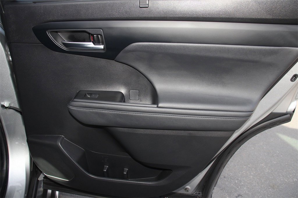 Used 2023 Toyota Highlander XLE image 26