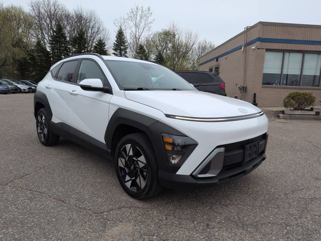 Used 2024 Hyundai Kona SEL AWD/4WD image 2
