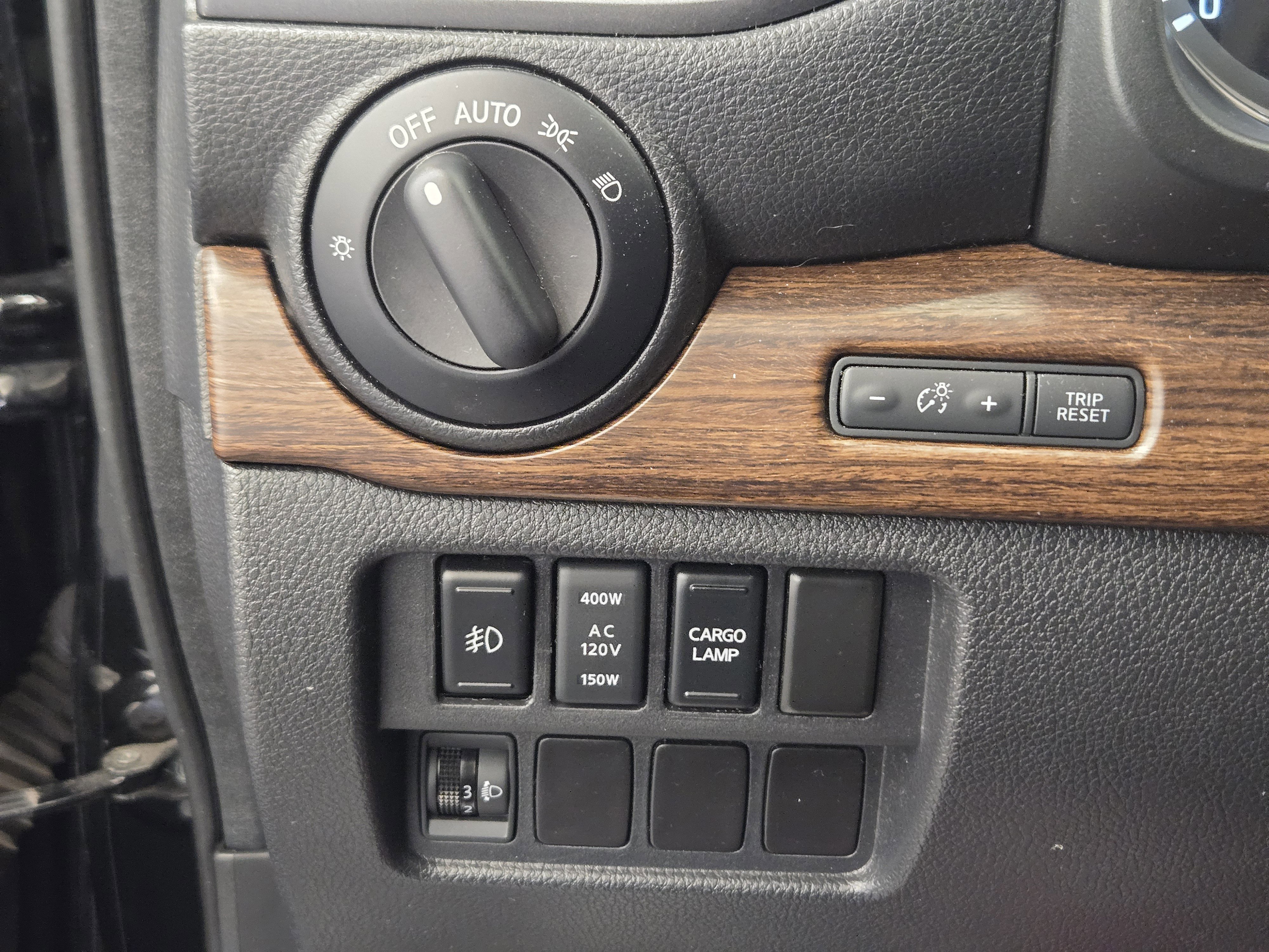 Used 2017 Nissan Titan Platinum Reserve image 20