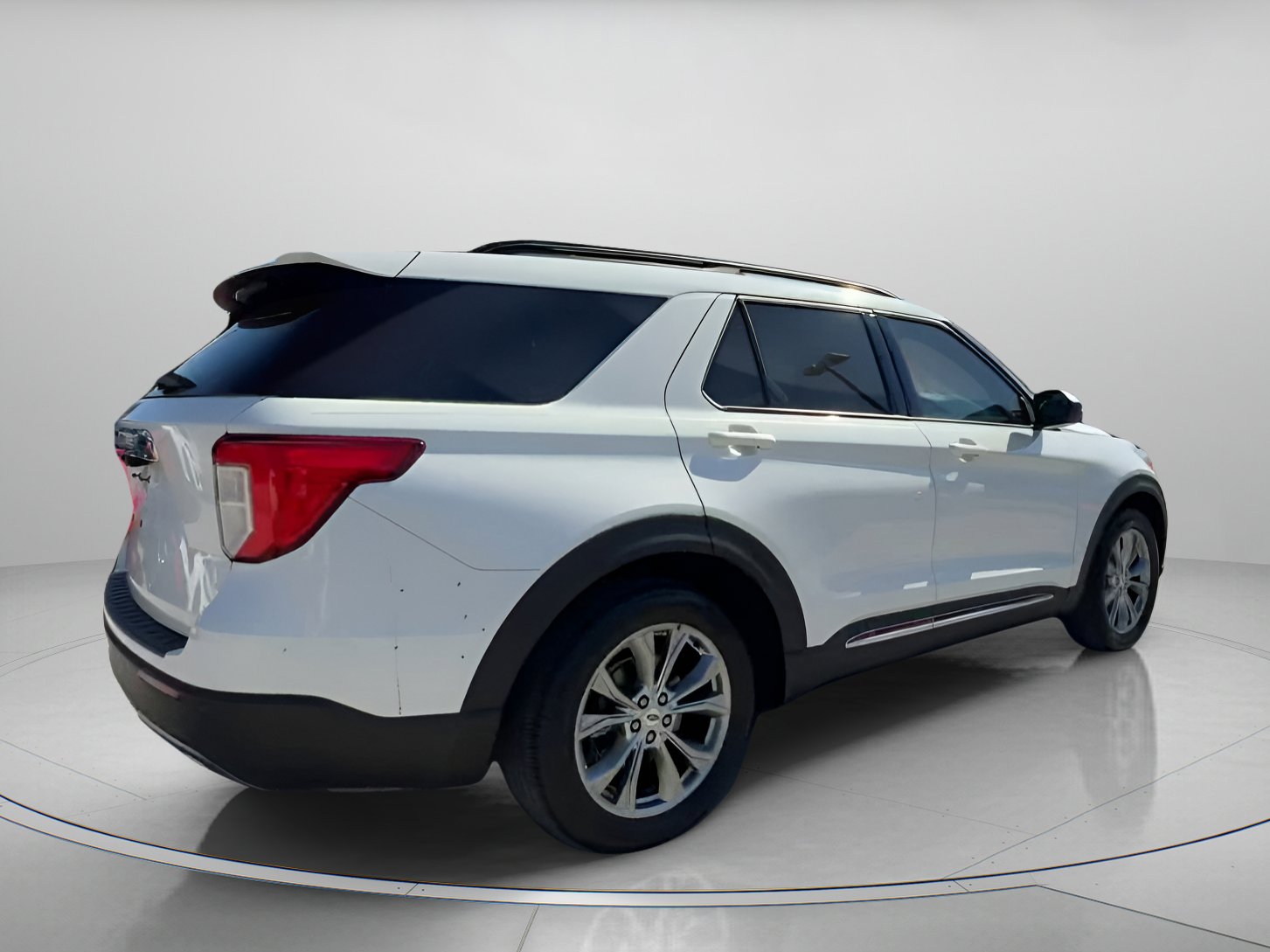 Certified 2022 Ford Explorer XLT w/ Equipment Group 202A image 27