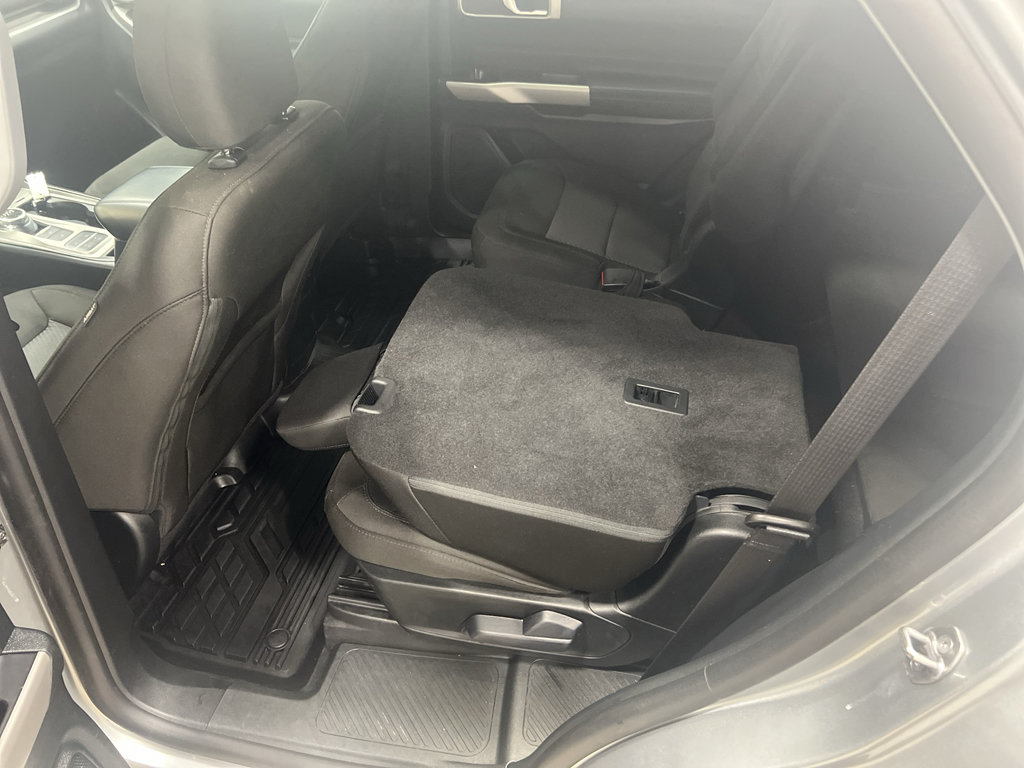 Certified 2024 Ford Explorer XLT RWD image 18