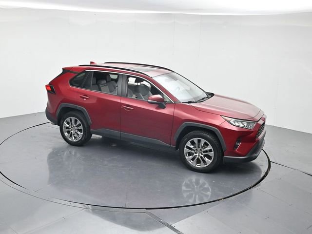 Used 2020 Toyota RAV4 XLE Premium FWD image 39