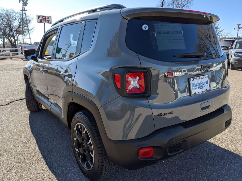 Used 2023 Jeep Renegade Latitude image 3