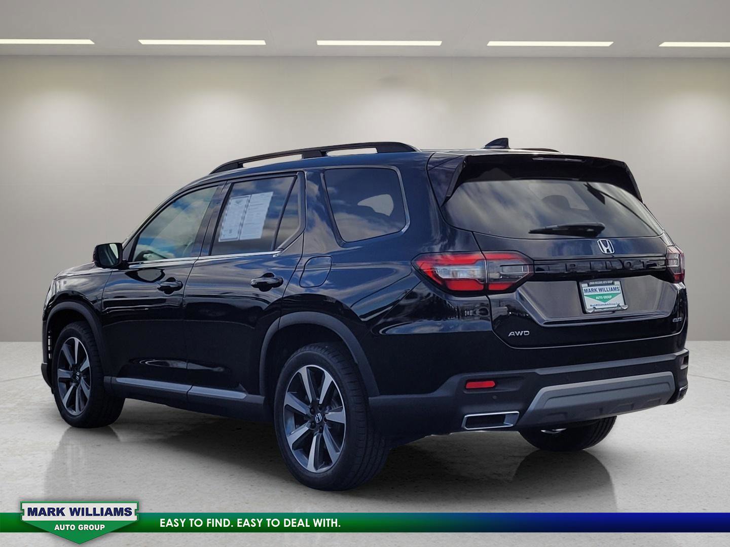 Used 2023 Honda Pilot Elite image 3