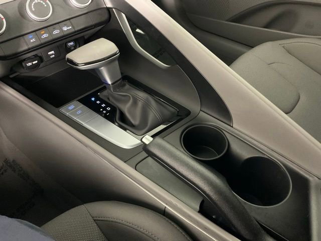 Used 2021 Hyundai Elantra SE image 17