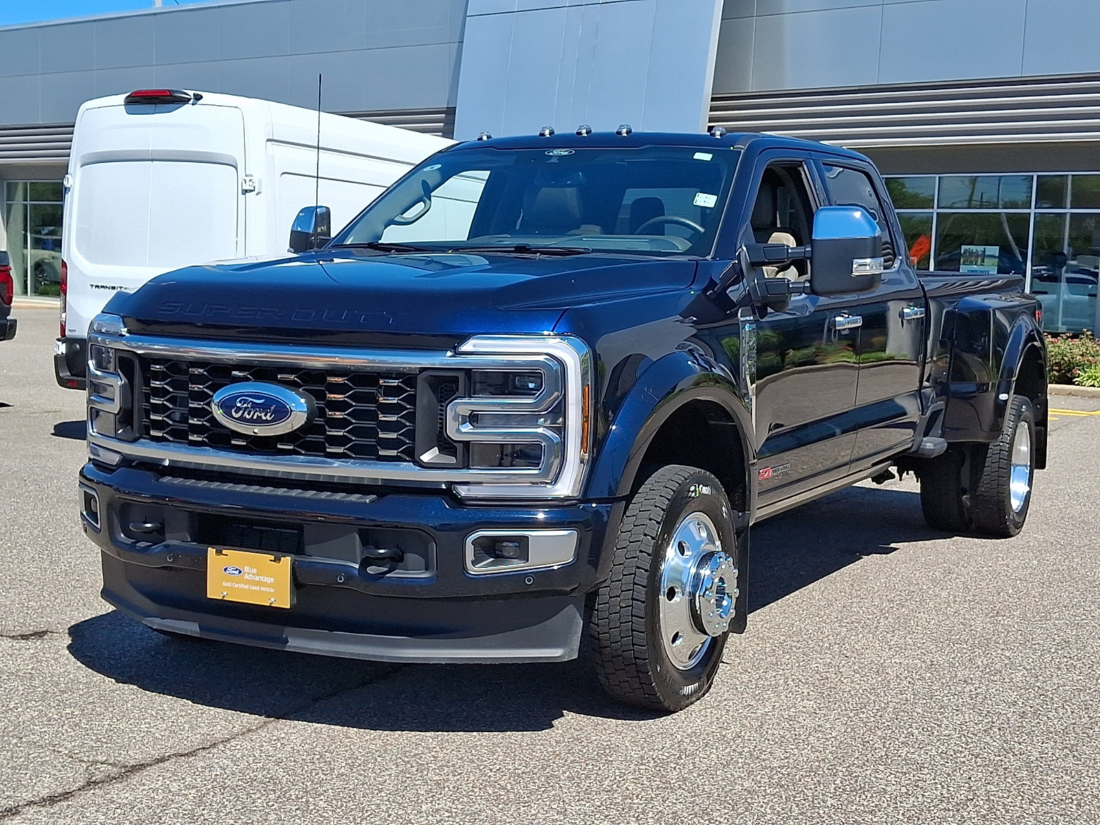 Certified 2025 Ford F450 Platinum w/ Platinum Plus Package AWD/4WD image 4