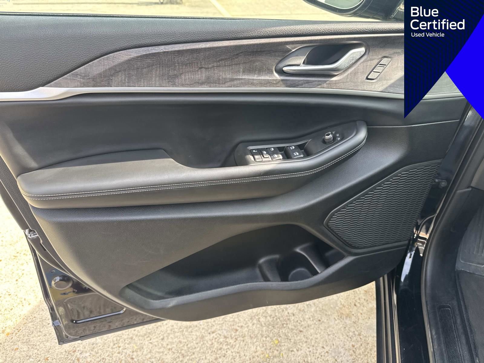 Used 2024 Jeep Grand Cherokee L Limited w/ Luxury Tech Group II image 28