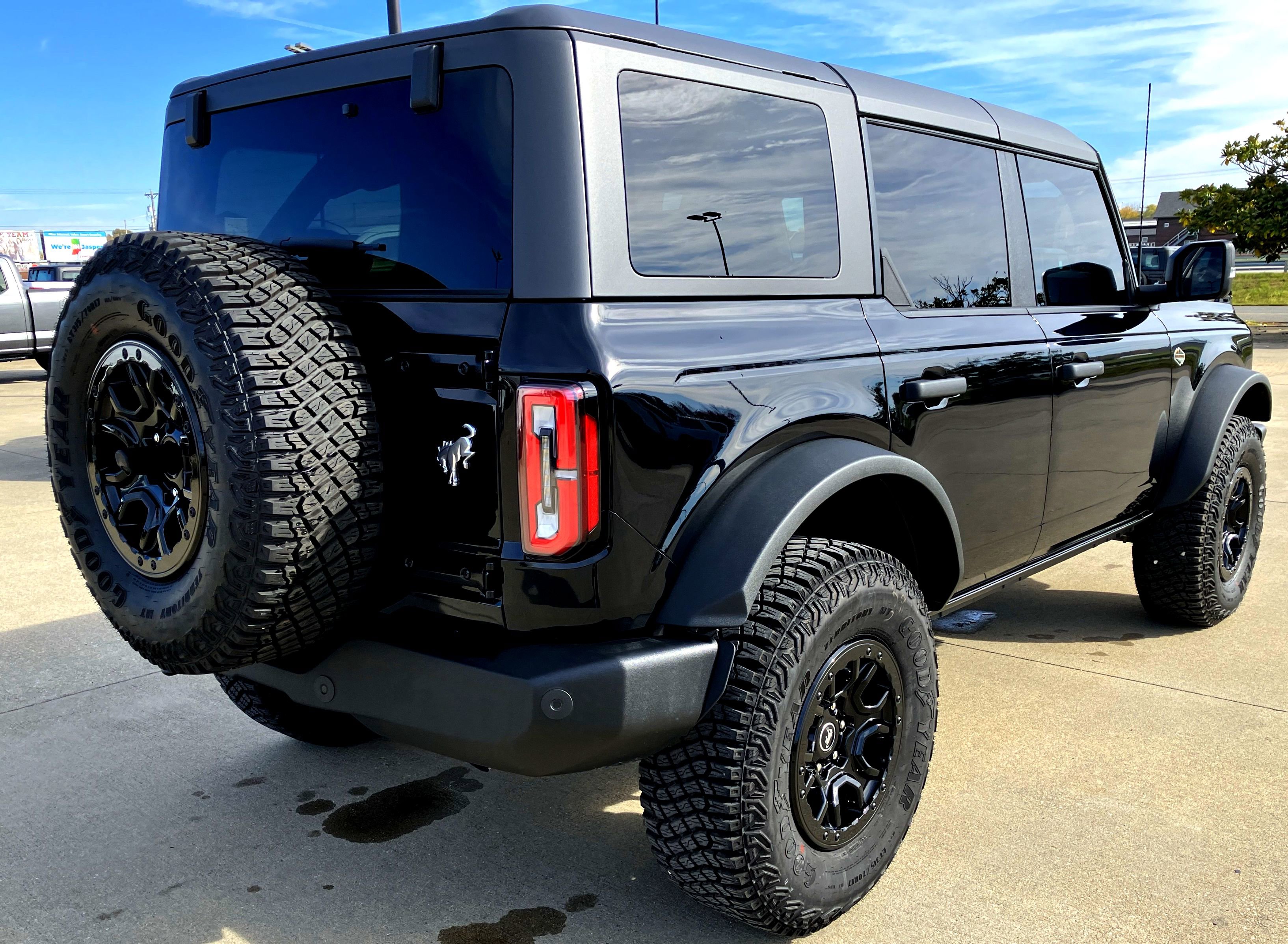 Certified 2023 Ford Bronco Wildtrak image 6