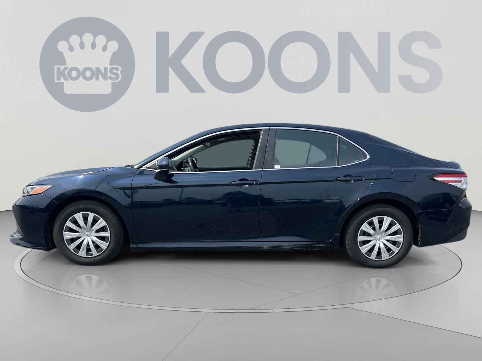 Used 2018 Toyota Camry FWD image 2